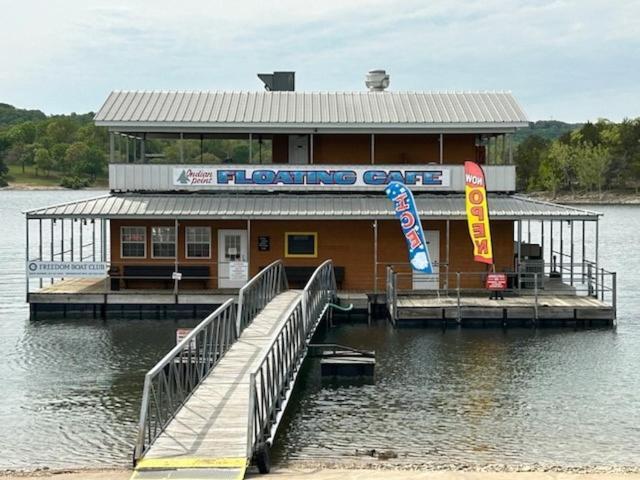 Lakefront And Lake View Indian Point Condo With Boat Slip Бренсън Екстериор снимка